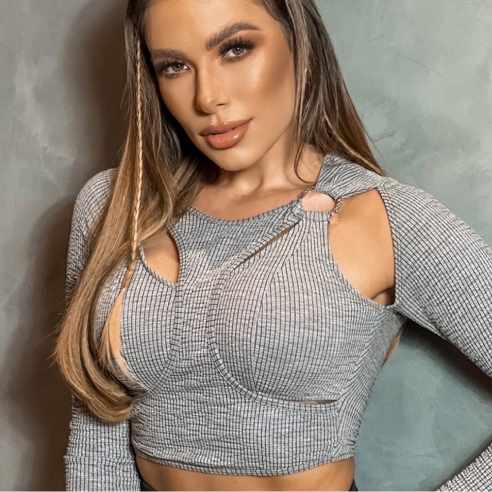 O-Ring Cut Out Crop Top